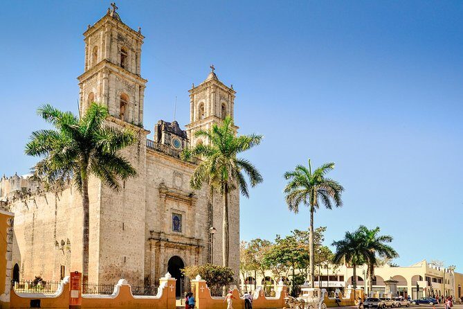 2 days Mayan world Ruins: Chichen Itza, Tulum, Coba, Cenotes - First Stop: Valladolid and Its 20-Minute Colonial Photo Break