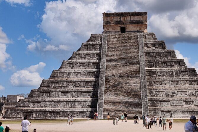 5x1: Chichen Itza + Suytun & Ikkil Cenote + Buffet + Valladolid - Ik Kil Cenote: 30 Meters Down, Vines Around, Platforms to Jump