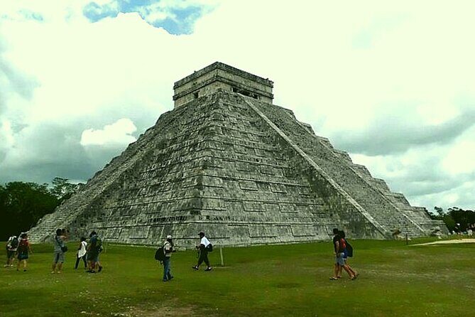 Chichen Itza and Dos Cenotes Experience from Cancun - Chichén Itzá with a Mayan culture specialist: what you’ll see in 2 hours