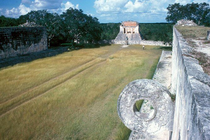 Chichen Itza Basic Tour: Sacred Cenote, Lunch, and Valladolid - Stop 1: Chichén Itzá and the Guide’s Mayan Explanations