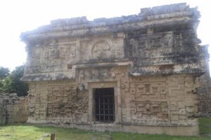 Chichen Itza, Cenote Sagrado and Valladolid from Cancun - Entering Chichén Itzá: 1.5 Hours for the Modern Wonder
