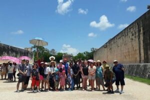 Chichen Itza Deluxe from Cancun to Playa del Carmen - Pueblo Maya buffet lunch: food and a bit of break time