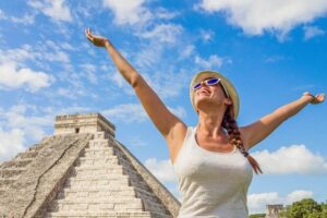 Chichen Itza Deluxe Valladolid and 2 Cenotes - Valladolid in 20 minutes: church photos and a quick taste