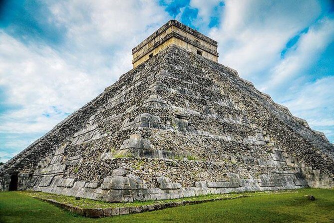 Chichen Itza Deluxe Valladolid and 2 Cenotes - Cenote Hubiku: the 115-step descent and the light-beam effect