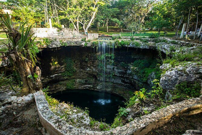 Chichen Itza & Ekbalam with Cenote Swim from Cancun - Chichen Itza: big Mayan icons with a guide in your ear