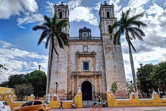 Chichen Itza Full Day Tour - Izamal’s yellow streets: Kinich Kakmó and the convent photo moment
