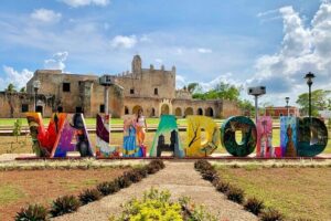 Chichen Itza Ik kil and Suytun Cenote Tour from Cancun - Cenote Ik Kil: what the 1-hour swim stop really feels like