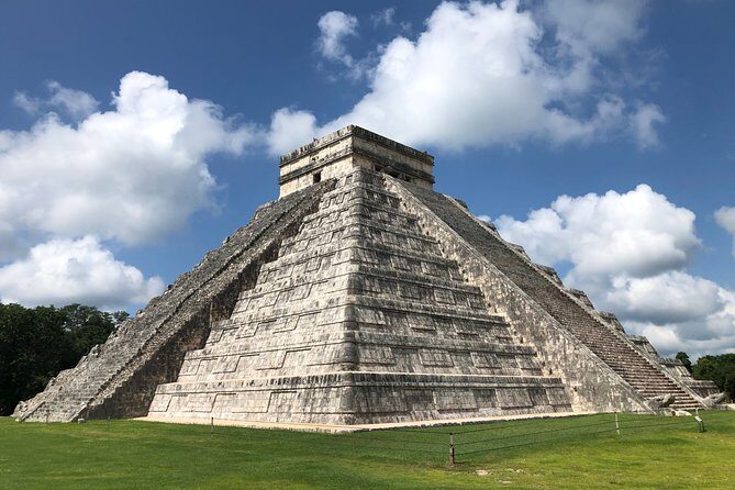 Chichen Itza Max - Valladolid time: colonial center and a market that rewards hunger