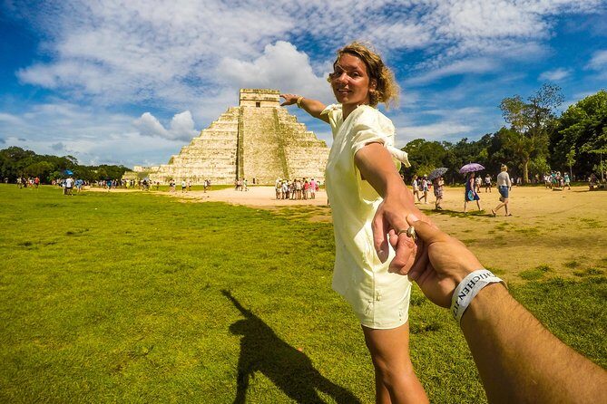 Chichen Itza Options with Sacred Cenote from Cancun - Stop 1: Chichén Itzá and the Kukulkán Pyramid with a Real Guide