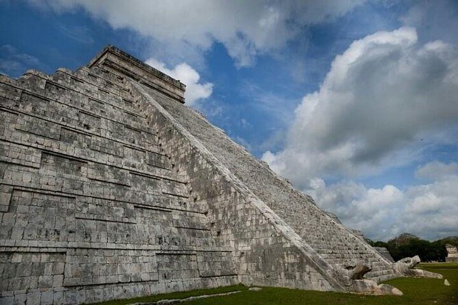 Chichen Itza Premier All-In-One Tour from Cancun and Riviera Maya - Coach comfort, blankets, and the drink plan