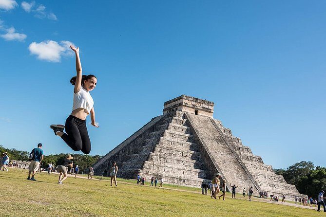 Chichén Itzá Premier Tour with Cenote Xunáan, Valladolid & Lunch - Chichén Itzá Ruins Without Car Hassles (But Tickets Cost Extra)