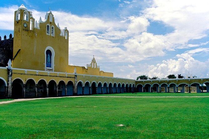 Chichen Itza Premium (We leave DE Merida Yucatan) - First stop: Izamal and its pastel glow