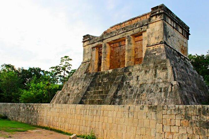 Chichen Itza the Mayan Wonder Tour from Cancun and Riviera Maya - Valladolid in a Hurry: Colonial Charm With Limited Time
