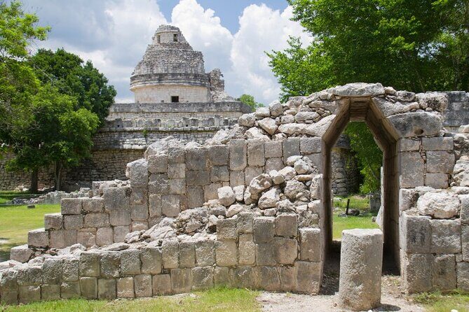 Early morning Chichen Itza Tour: Cenote and Tequila Tasting - Valladolid stop: a fast dose of colonial charm