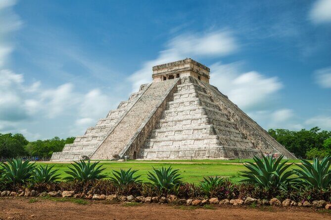 Guided Tour to Chichen Itza Cenote and Valladolid - Lunch, drinks, and the buffet expectations you should set