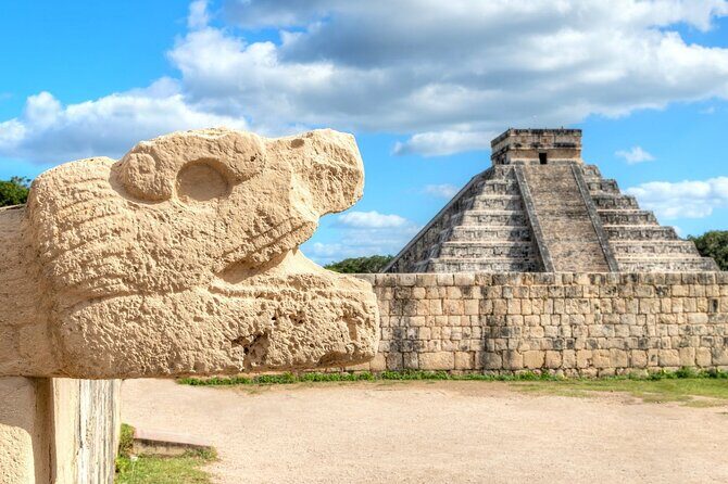 Luxury Tour to Chichen Itza and 2 Cenote - From Tulum - Food and drinks: breakfast simplicity, buffet lunch value, and the bus drink rule