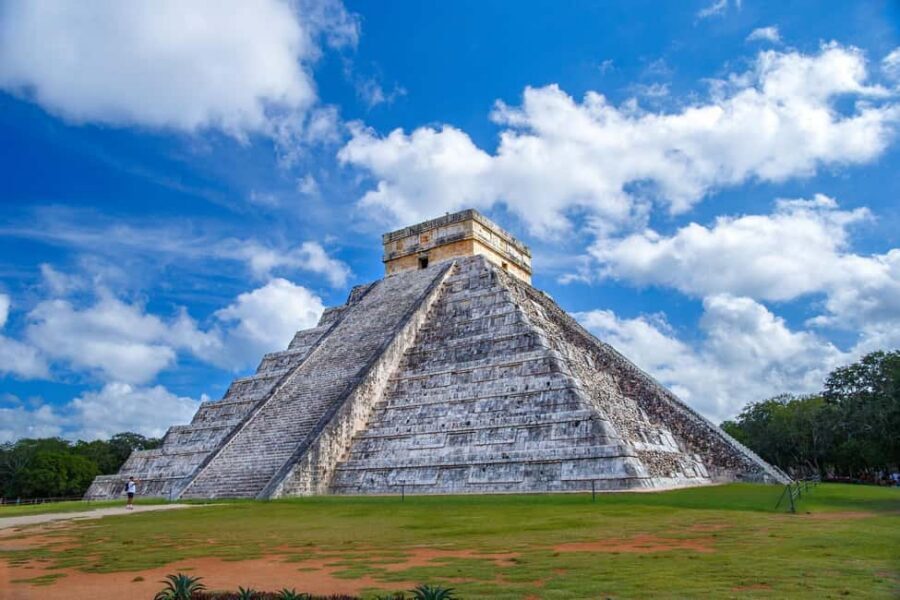 Playa del Carmen: Chichen Itza Early Tour with Expert Guide - Your guide matters: bilingual storytelling that makes the ruins easier to read