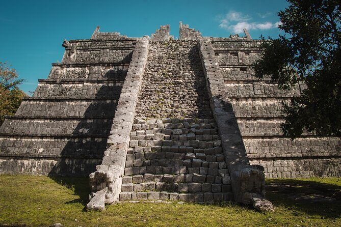 Private Chichen Itza Early Morning Archaeological Tour - Temple of the Warriors: Power in Stone Columns