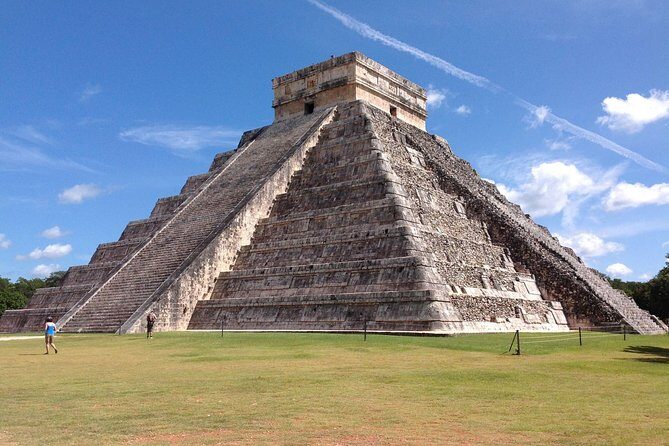 Semi-Private Chichen Itza, Cenote Ik Kil and Valladolid Tour - Chichén Itzá: guided history plus time to roam the ruins