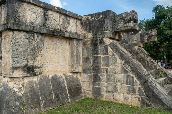 The best tour in Chichén Itzá, Valladolid and Cenote - Chichén Itzá with a certified guide: what makes the ruins stop work