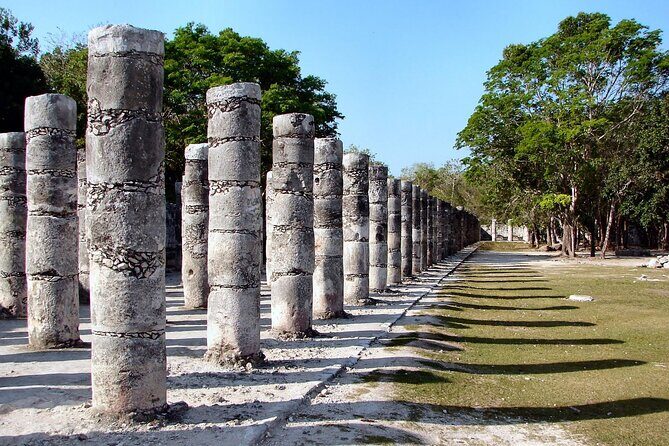 Tour Chichen Itza, 2 Cenotes, and Valladolid from Cancun - Chichen Itza with Kukulcán: timing, tickets, and trader pressure