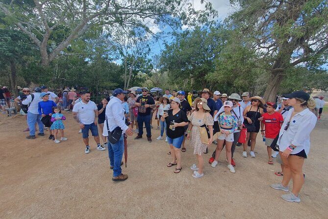 Tour Chichen Itza, 2 Cenotes, and Valladolid from Cancun - Valladolid on foot: colonial streets and Mexican lunch