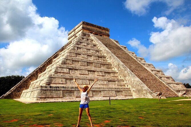 Tour Chichen Itza, 2 Cenotes, and Valladolid from Cancun - Coach comfort and practical tips for a long day