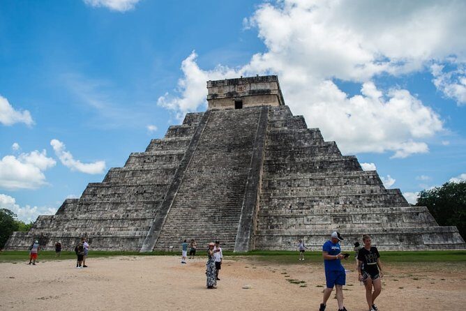Visit Chichén Itzá from Cancun or Riviera Maya; Lunch and Cenote - Lunch, Tequila, and Chocolate: The Break That Makes the Long Day Work